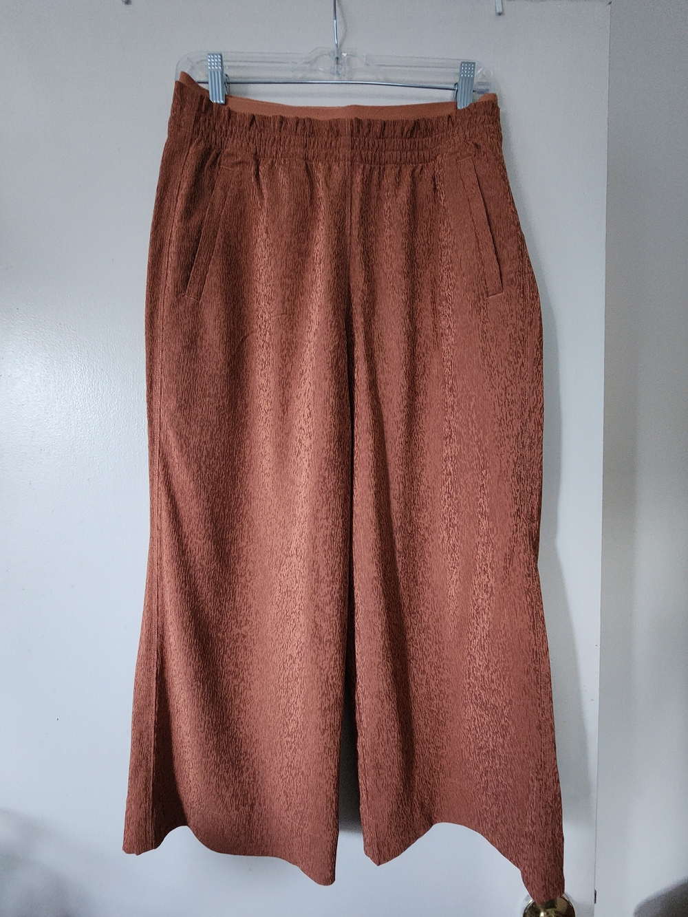 Athleta Cropped Pants